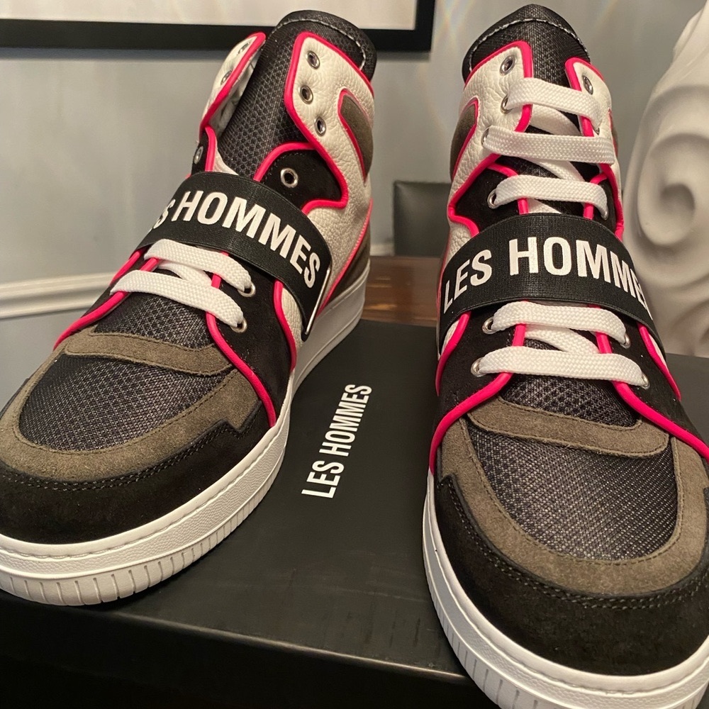 Brand new never worn Les Hommes sneakers, perfect for the summer!